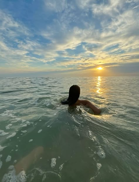 Hawkes Bay: April Sunrise Swim: A Refreshing Start to Your Day