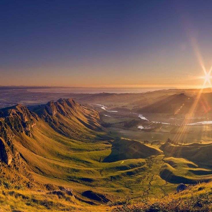 Hawkes Bay: March Te Mata Peak Chit Chat